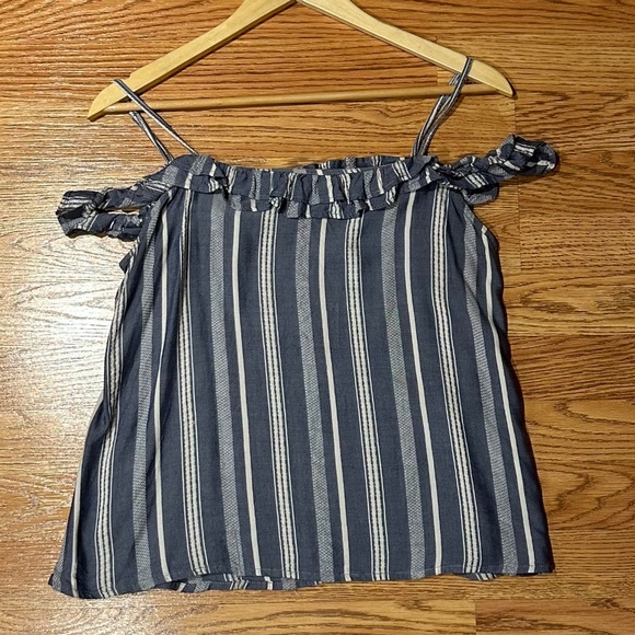 Hollister Top with Off the Shoulder Strap - Picture 2 of 3